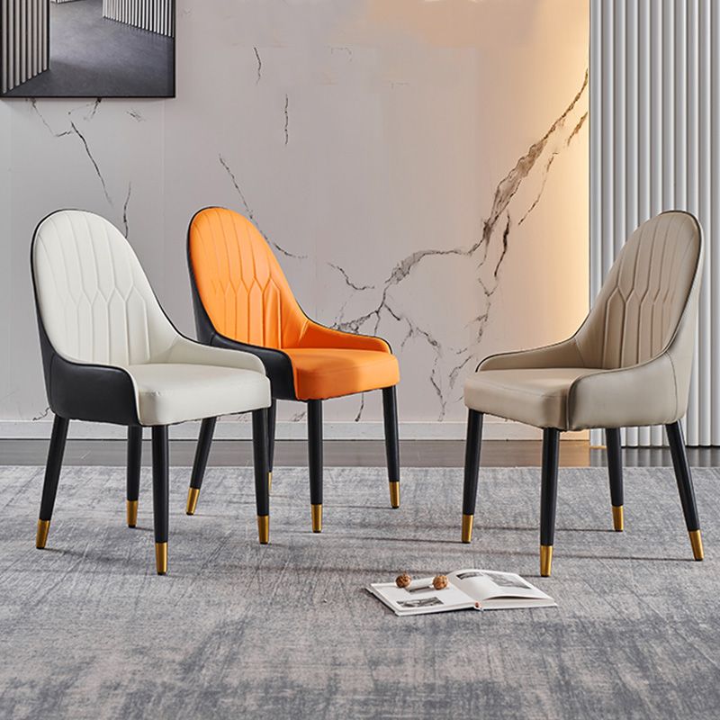Glam -gestoffeerde eetkamerstoel Faux Leather en Metal Dining Accent Chair