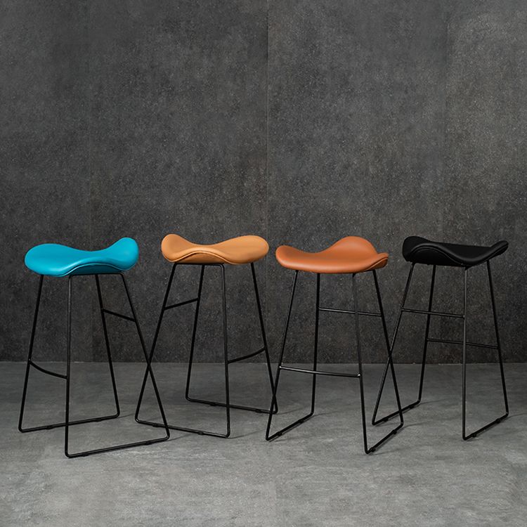Black Iron Backless Quilted Barstool Industrial Indoor Tall Stool with Leather Seat Clearhalo 'Bar Furniture' 'Bar Stools' 'bar_stools' 'furniture_bar_stools' 'Kitchen & Dining Furniture' 'kitchen&dining_furn' 'kitchen' 'kitchen_furn' Furniture' 1200x1200_bf9400e0-8855-4046-b58c-263b59b76340