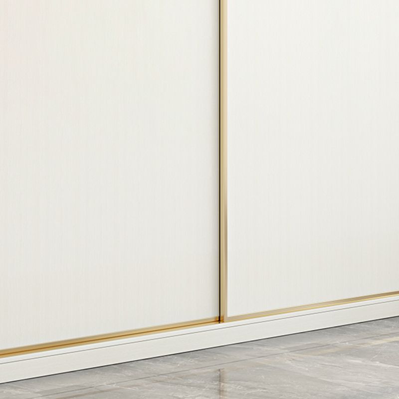 Zeitgenössische freistehende Holzgarderobe, die weiche, enge Türen in Weiß rutschen