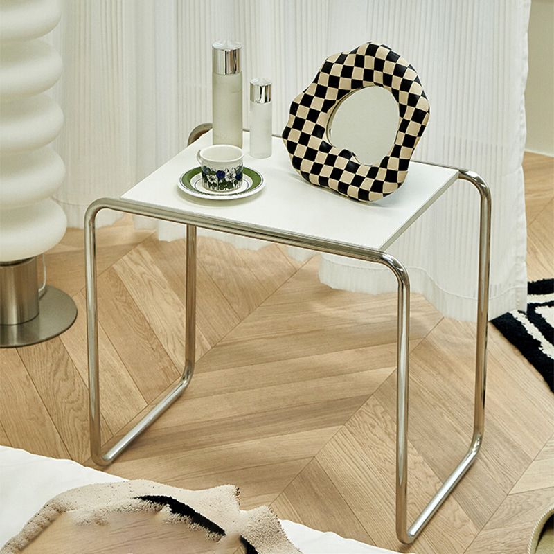 Mesa minimalista rectangular 15.7 "D Tabla final moderna de trineo de trineo de acero