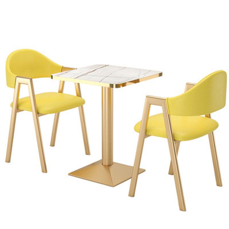 Chaise de salle à manger rembourrée chaise de salle à manger à l'arrière avec des jambes en métal doré