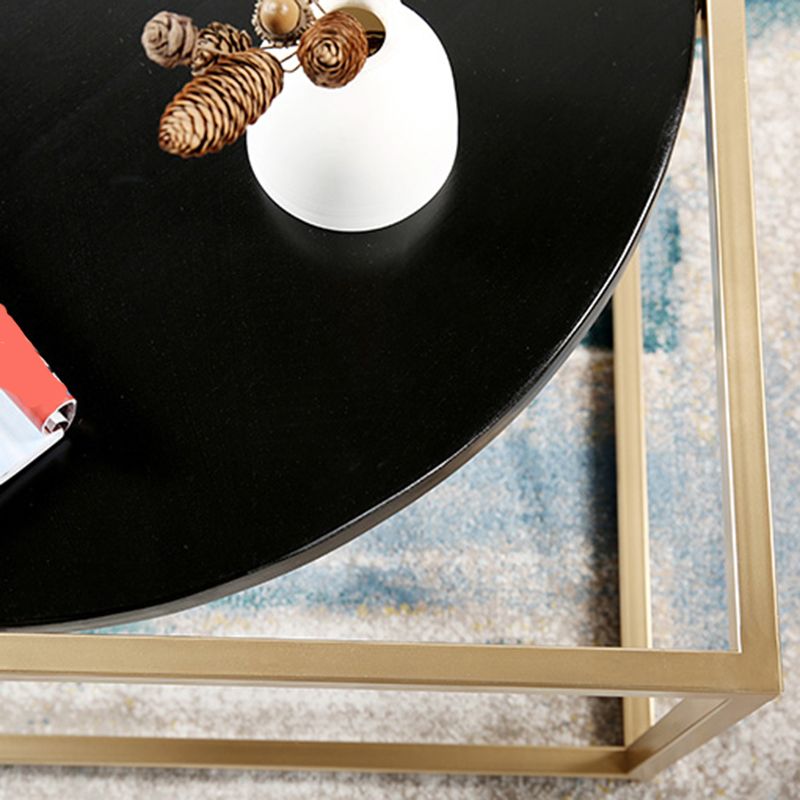 Couchtisch mit Metallgestell, runder Cocktailtisch aus massivem Holz in Schwarz
