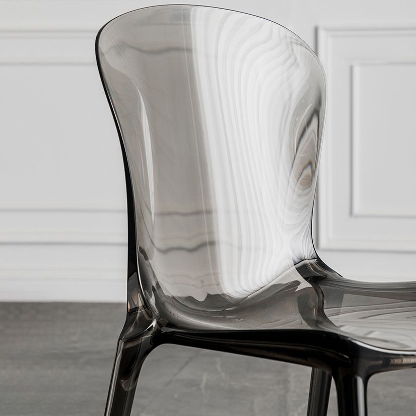 Eetkamer armloze eetkamerstoel plastic stapel zijkant