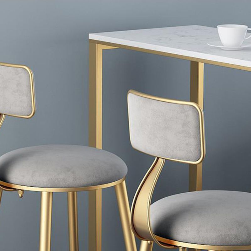 Banco bar da bistrot contemporanei al coperto con portata a doppio tavolo da bar di bistrot piedistallo