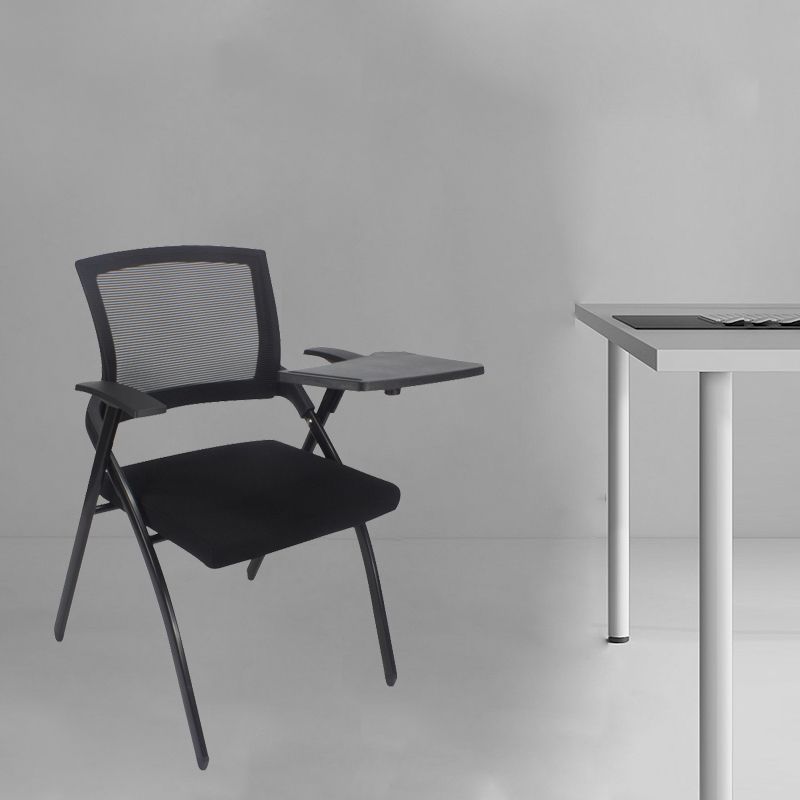 Chaise de bureau contemporaine noire à bras fixes et dossier moyen