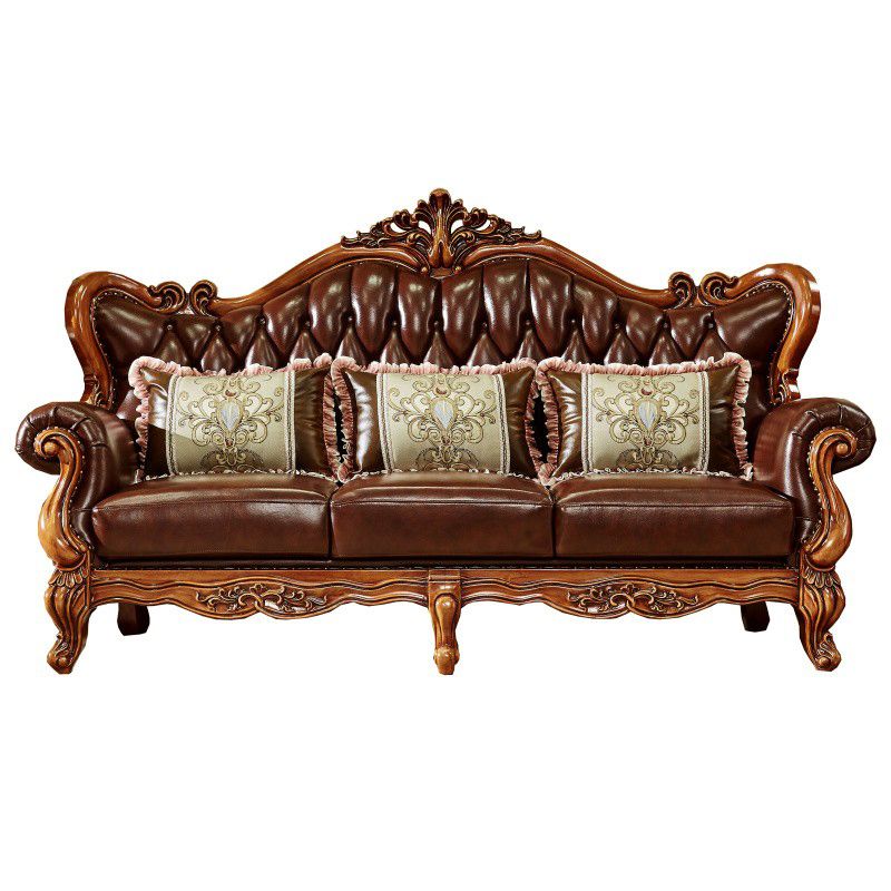 Sofá de brazo acampanado con asiento dividido tradicional con mechones adornados con almohadas en marrón