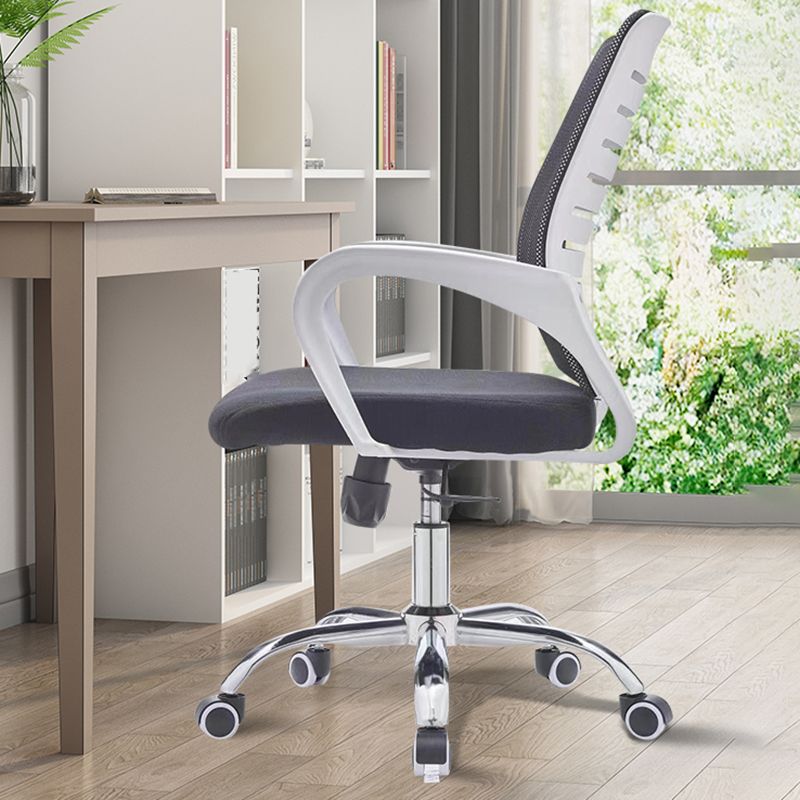 Chaise de bureau de style moderne chaise de bureau ergonomique au milieu du dos avec bras