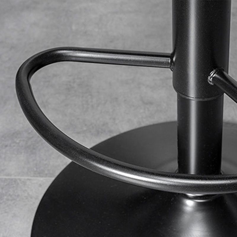 Scandinave Metal Barstool Adjustable Back Back Faux Tox Barstools en finition mate