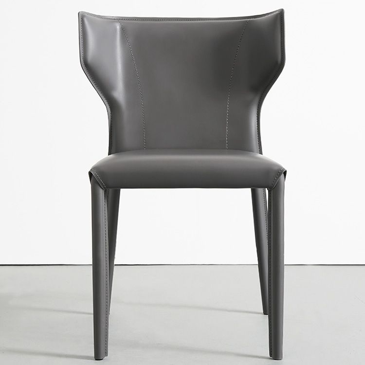 Silla de comedor de cuero y metal sin brazo de forma sintética contemporánea