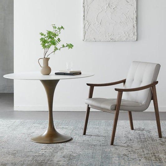 Silla de comedor de brazo de cuero de madera sólida de estilo sólido de estilo nórdico en marrón para casa