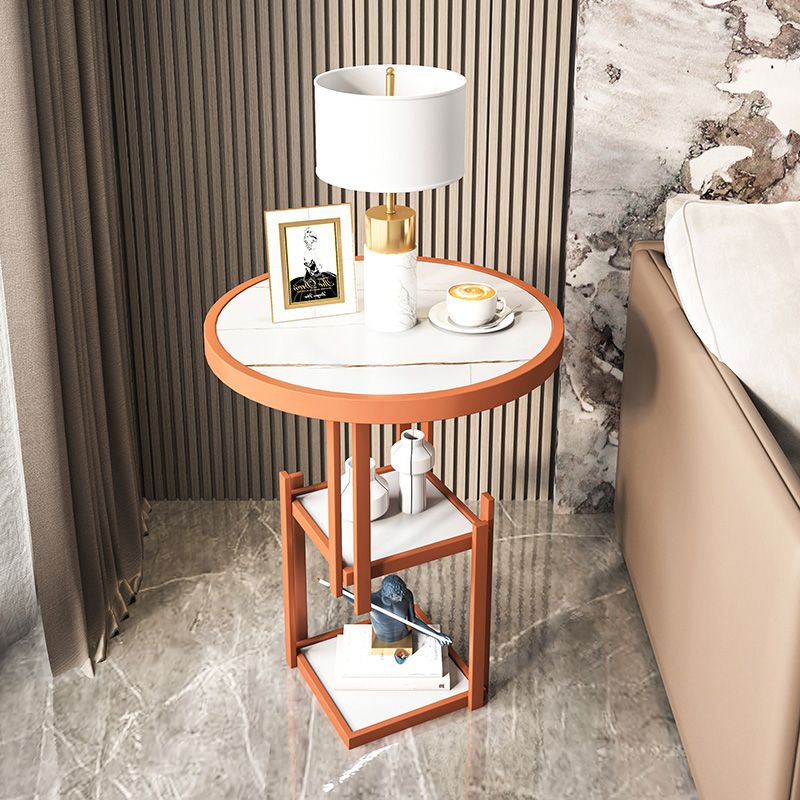 Mesa nocturna de metal nocturna contemporánea de almacenamiento abierto con 3 estantes