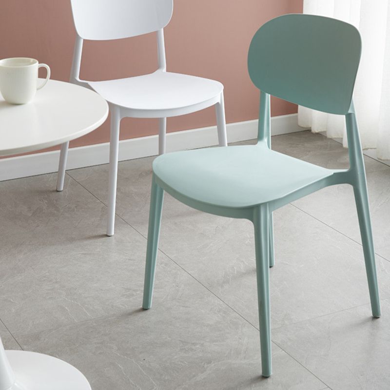 Sedia da pranzo per la sala da pranzo a casa sedia da pranzo con pila di plastica posteriore