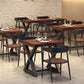 Table de bois en pin industriel pour la table à manger carrée du restaurant avec base de chevalets