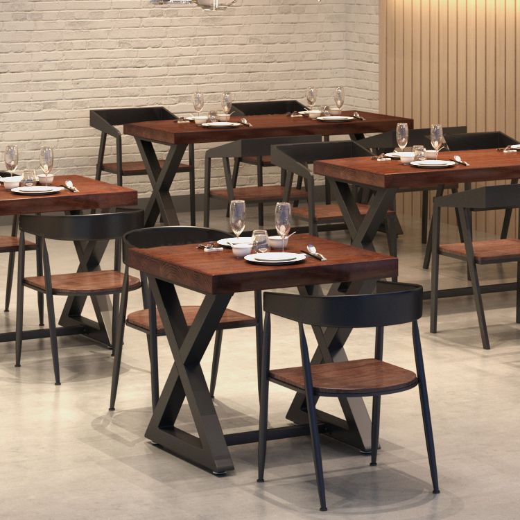 Table de bois en pin industriel pour la table à manger carrée du restaurant avec base de chevalets