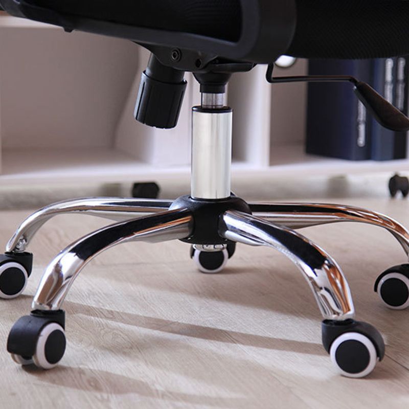 Sedia da scrivania moderna in plastica nera con sedia da ufficio con schienale medio