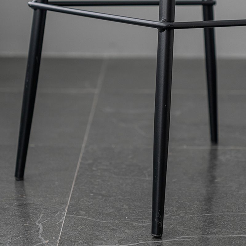 Sgabello da bar sul retro rivestito per interno industriale con base metallica