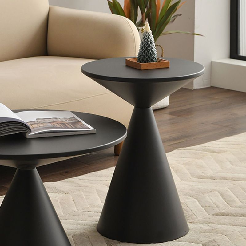 Table d'angle contemporaine metal rond piédestal latérale