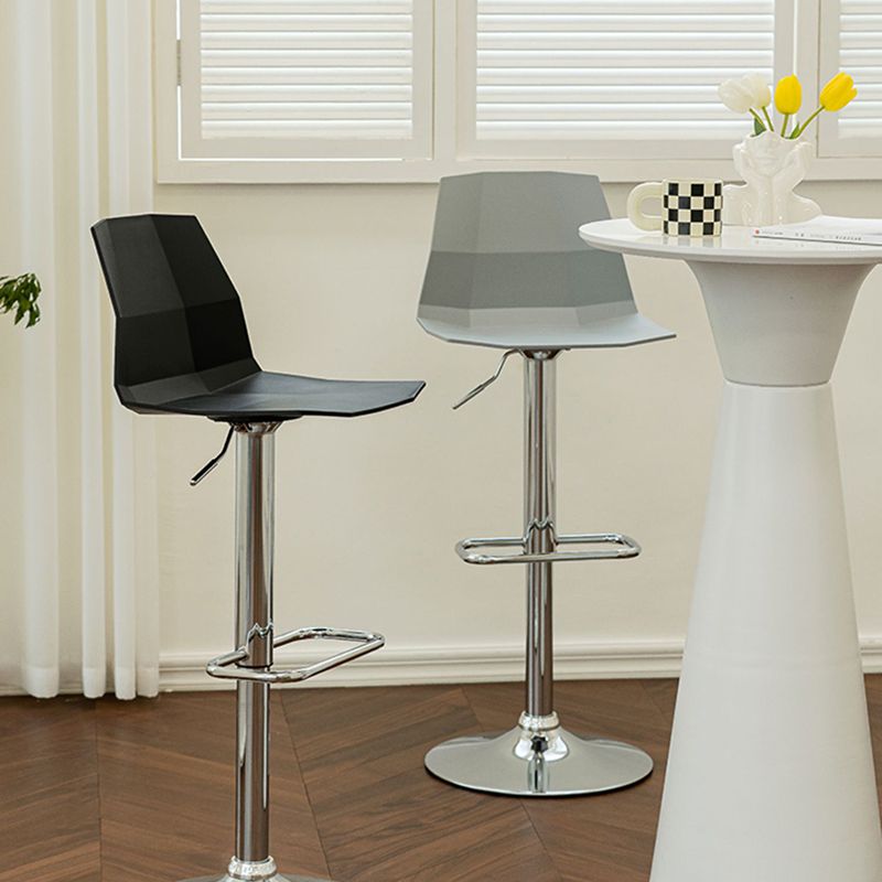 Taburete de bar ajustable de plástico estilo moderno con patas de metal