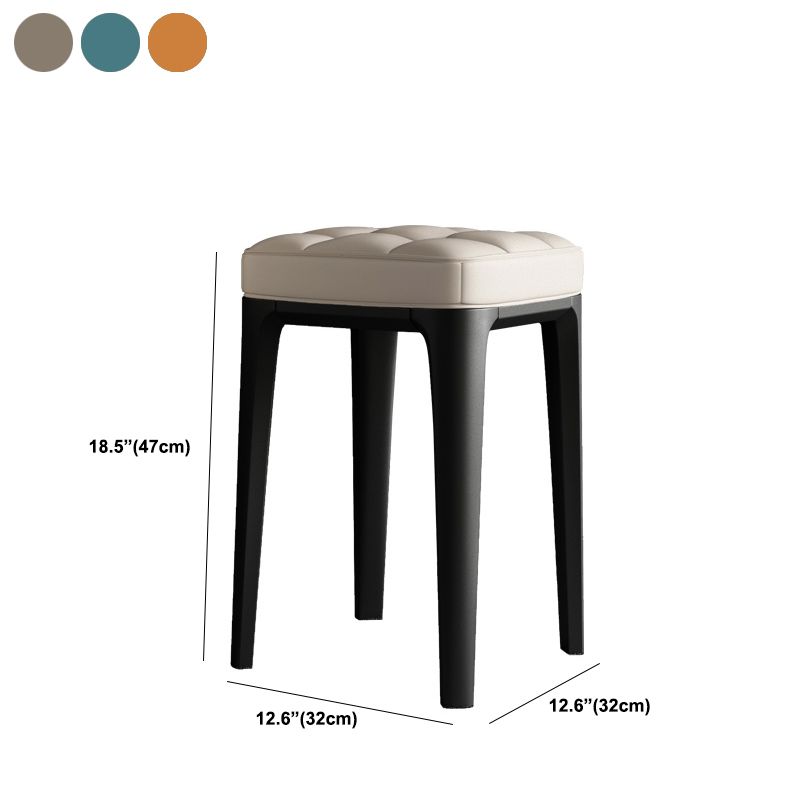 Zeitgenössischer Standard -Quadrat -Lederstandard mit 4 Beinen für Zuhause