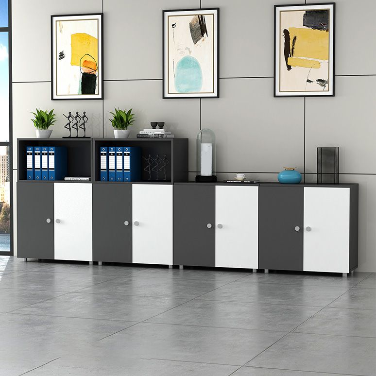 Abbazzinamento verticale in legno Scaffali di archiviazione del pannello a colori.