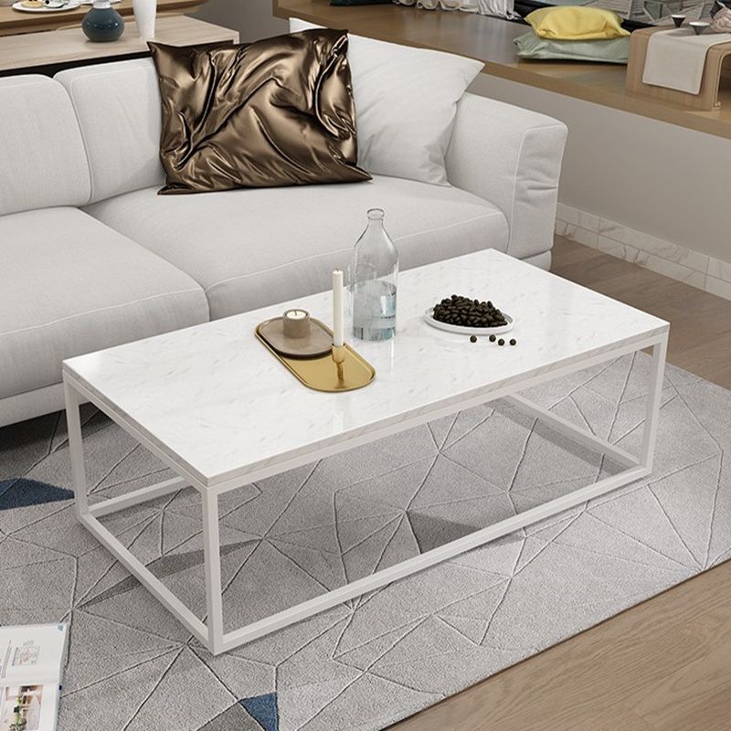Mesa de centro rectangular Glam con tapa de mármol blanco y estructura de hierro