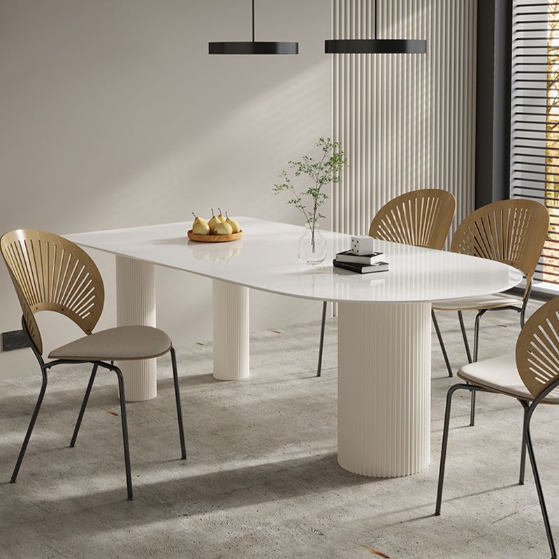 Eettafel met stenen blad in vrije vorm voor thuis, eigentijdse witte dinettetafel