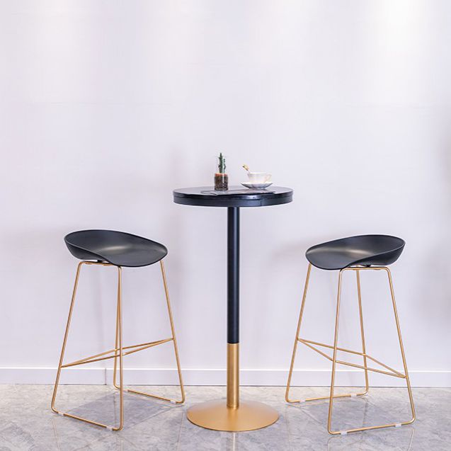 Industrial Style Black Iron Bar Table Wood Round Top Bistro Table with Pedestal Clearhalo 'Bar Furniture' 'Bar Tables' 'bar_tables' 'furn' 'furn_bar_tables' 'Furniture' 'furniture_bar_tables' 'Kitchen & Dining Furniture' 1200x1200_c402dab5-b64d-40da-9a26-5a8cd8ad03a0