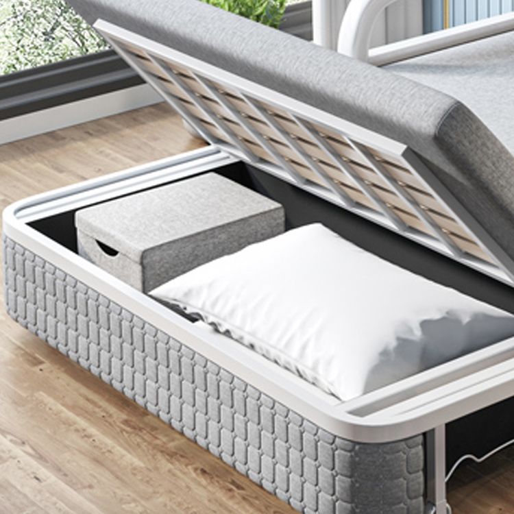 Cuscino incluso divano divano rotondo di bordo rotondo.