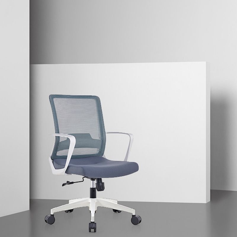 Sedia moderna a costine di back office sedia a braccioli cromati con ricino