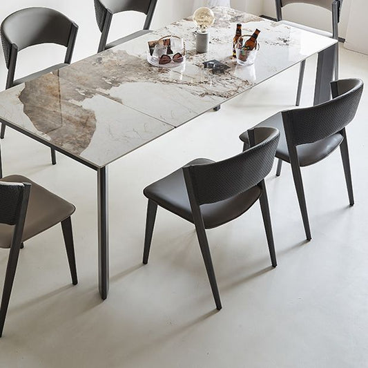 Sedia da pranzo in cucina senza braccio industriale.