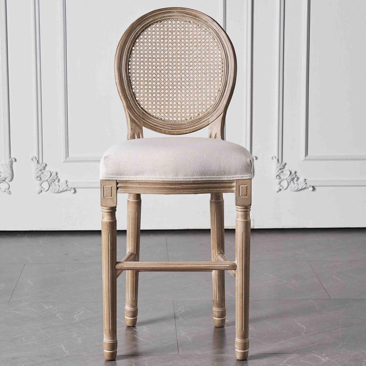 Volledige rug gestoffeerde armloze barkruk met massief houtbasis