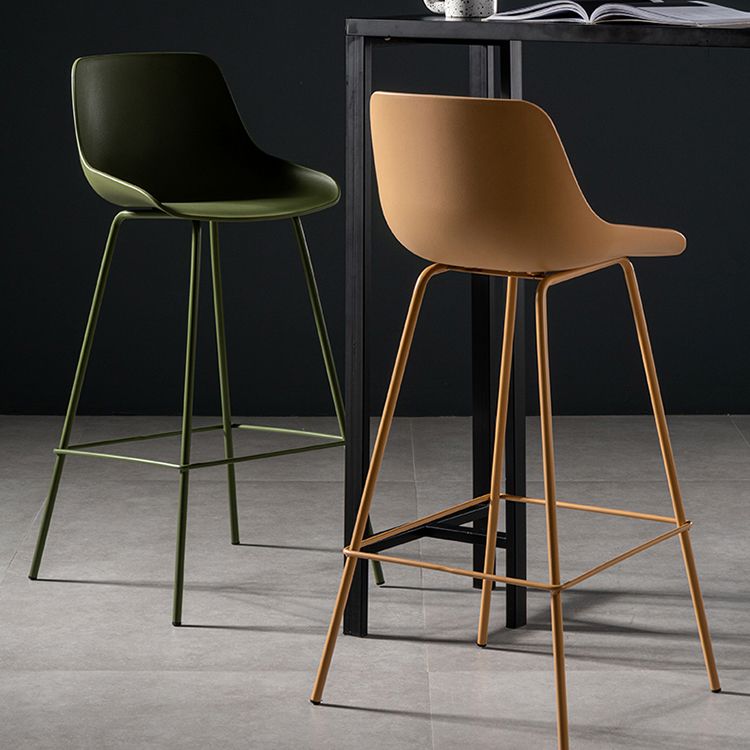 Scandinavian Metal Plastic Counter Stools Low Back Indoor Bar Stool with Bucket Seat Clearhalo 'Bar Furniture' 'Bar Stools' 'bar_stools' 'furniture_bar_stools' 'Kitchen & Dining Furniture' 'kitchen&dining_furn' 'kitchen' 'kitchen_furn' Furniture' 1200x1200_c4665bae-f51f-4ba7-be80-977c00981bbc