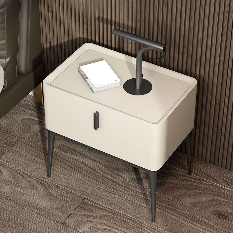 Marmor- und Kunstleder -Nachttisch -Beine gehörten den Nachteil der Nachteile des Nachtbezirks