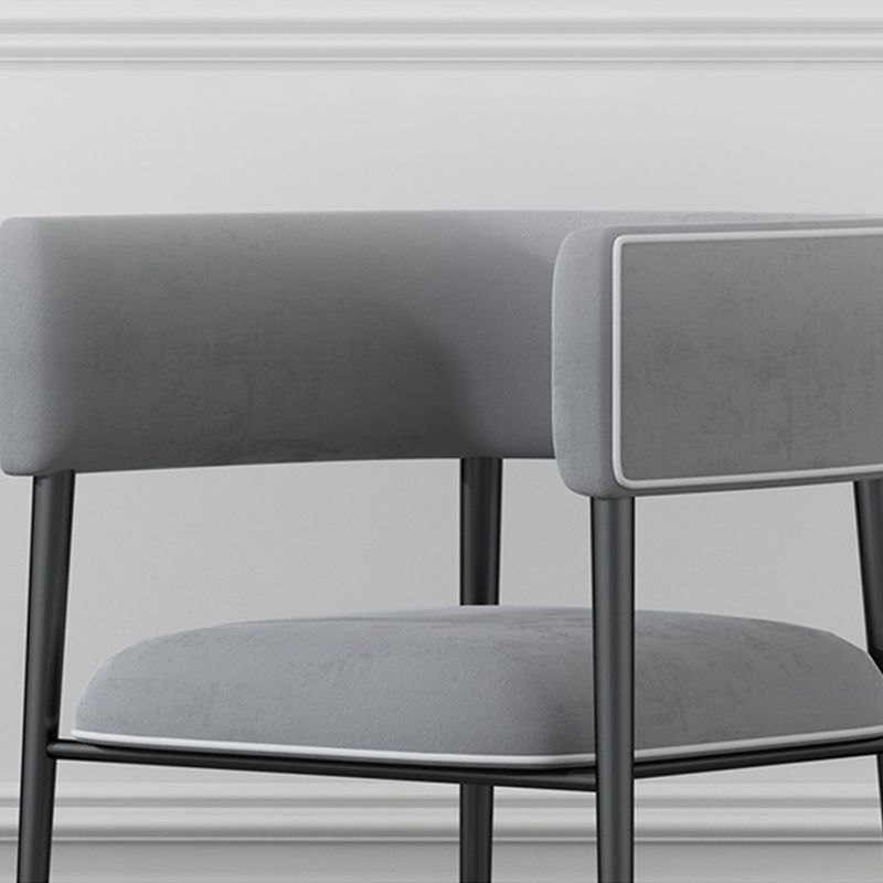 Industrieel gestoffeerde fluwelen armstoel Open achterste eetkamerstoel voor thuis