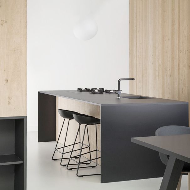 Kunststoff-Barhocker, industrieller armloser Barhocker mit Metallbeinen