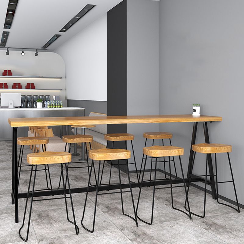 Table de pub à base noire, plateau en bois massif, à hauteur de bar, pour utilisation sur patio