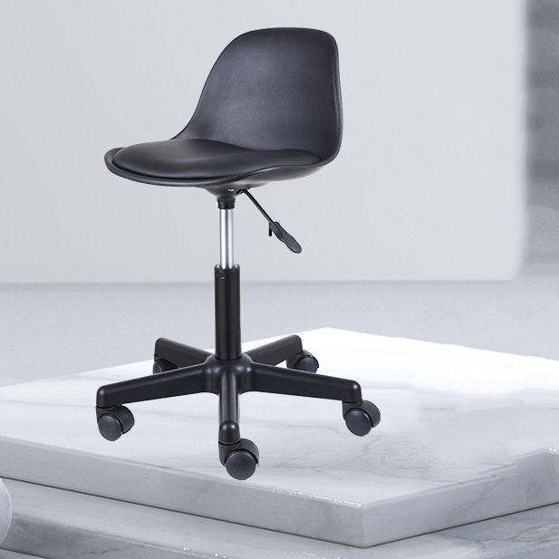 Contemporary Leather Swivel Barstool Indoor Low Back Bar Stool with Iron Legs Clearhalo 'Bar Furniture' 'Bar Stools' 'bar_stools' 'furn' 'furn_bar_stools' 'furniture_bar_stools' 'Kitchen & Dining Furniture' 'kitchen&dining_furn' 'kitchen' 'kitchen_furn' Furniture' 1200x1200_c5fb2307-bf82-4a79-9f65-636790545625