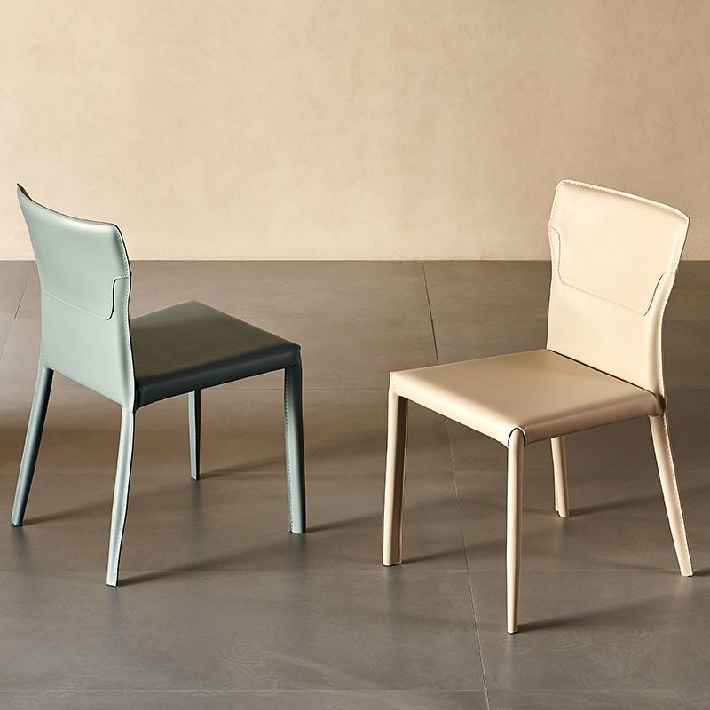 Chaise d'accompagnement contemporain en métal avec jambes en cuir