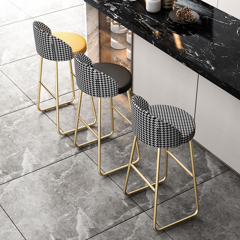 Modern Style Bar-stool Sled Iron Legs Round Leather Seat with Footrest for Kitchen Bar Clearhalo 'Bar Furniture' 'Bar Stools' 'bar_stools' 'furn' 'furn_bar_stools' 'furniture_bar_stools' 'Kitchen & Dining Furniture' 'kitchen&dining_furn' 'kitchen' 'kitchen_furn' Furniture' 1200x1200_c66565c3-e81f-484c-b113-4ee0cd652990