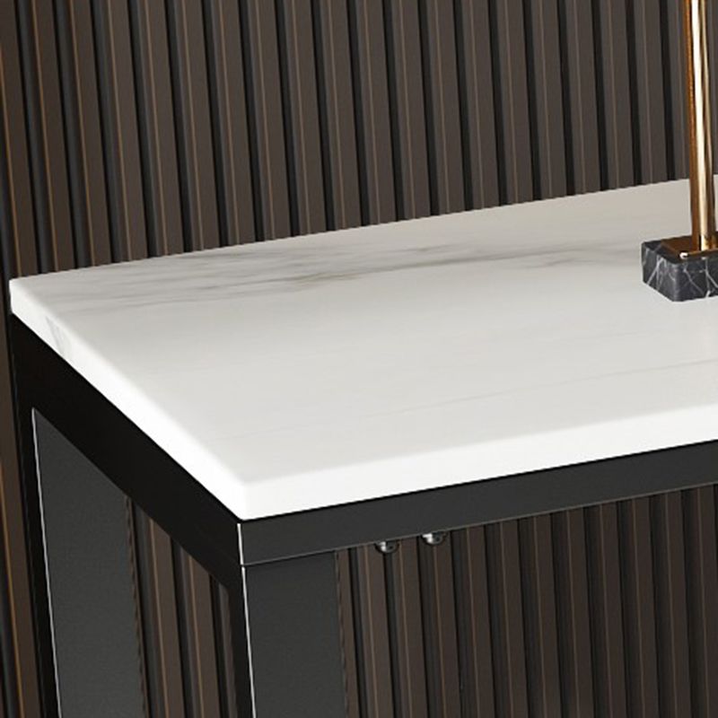 Tavolo accento superiore in pietra rettangolare con base ironica nera per Hall