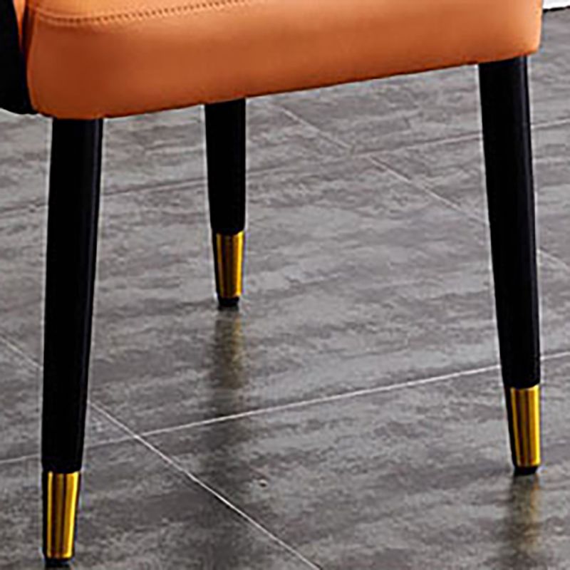 スカンジナビアのフェイクレザーダイニングチェアソリッドバックアームサイドチェア