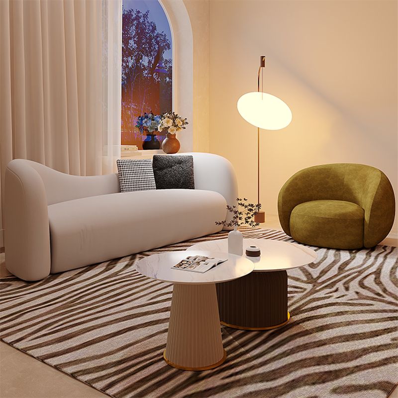 Divano in stile moderno letto curvo curvo con cuscini di spugna riempiti con bracciolo inclinato