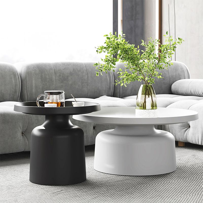 Runder Mid-Century Modern Couchtisch aus Metall mit Sockel und Tablettplatte
