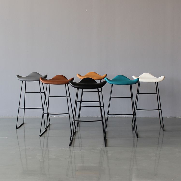 Industrial Style Metal Bar-stool Bucket Seat Sled Legs Counter Stool for Kitchen Bar Clearhalo 'Bar Furniture' 'Bar Stools' 'bar_stools' 'furn' 'furn_bar_stools' 'furniture_bar_stools' 'Kitchen & Dining Furniture' 'kitchen&dining_furn' 'kitchen' 'kitchen_furn' Furniture' 1200x1200_c74daa4d-224e-474a-8ffc-d96b68c06884