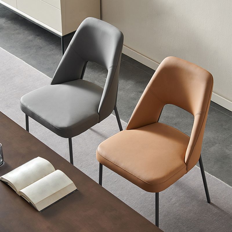 Silla lateral abierta para el hogar de cuero sintético silla de comedor moderna con piernas negras