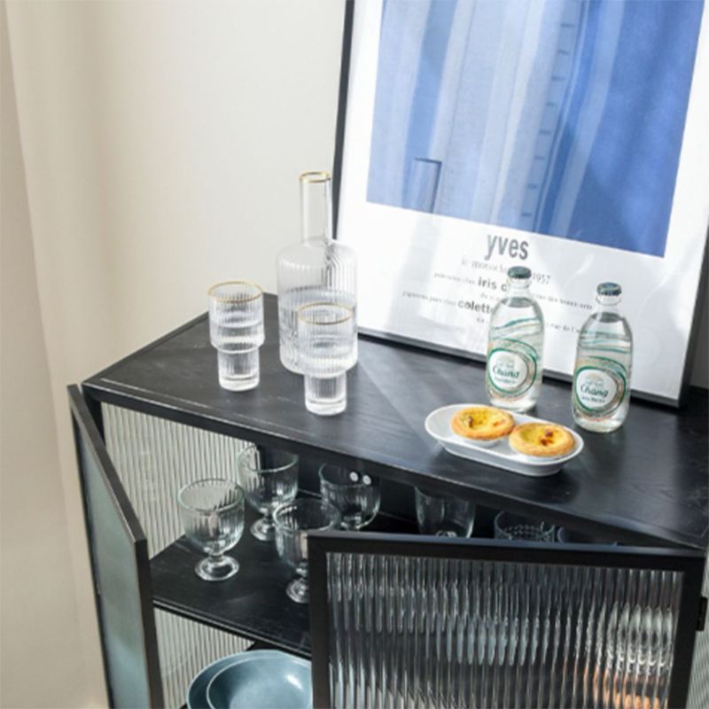 Eigentijdse metalen curiokast glazen deuren buffetkast voor eetkamer