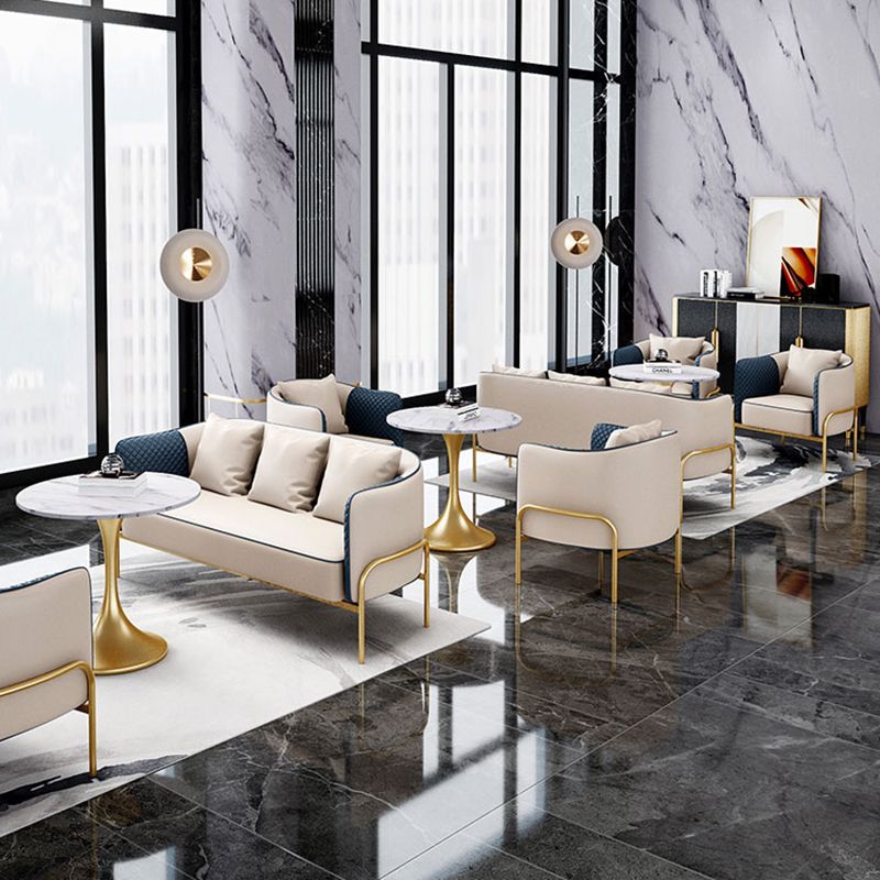 Moderne faux lederen bank met kussen terug voor woonkamer bank