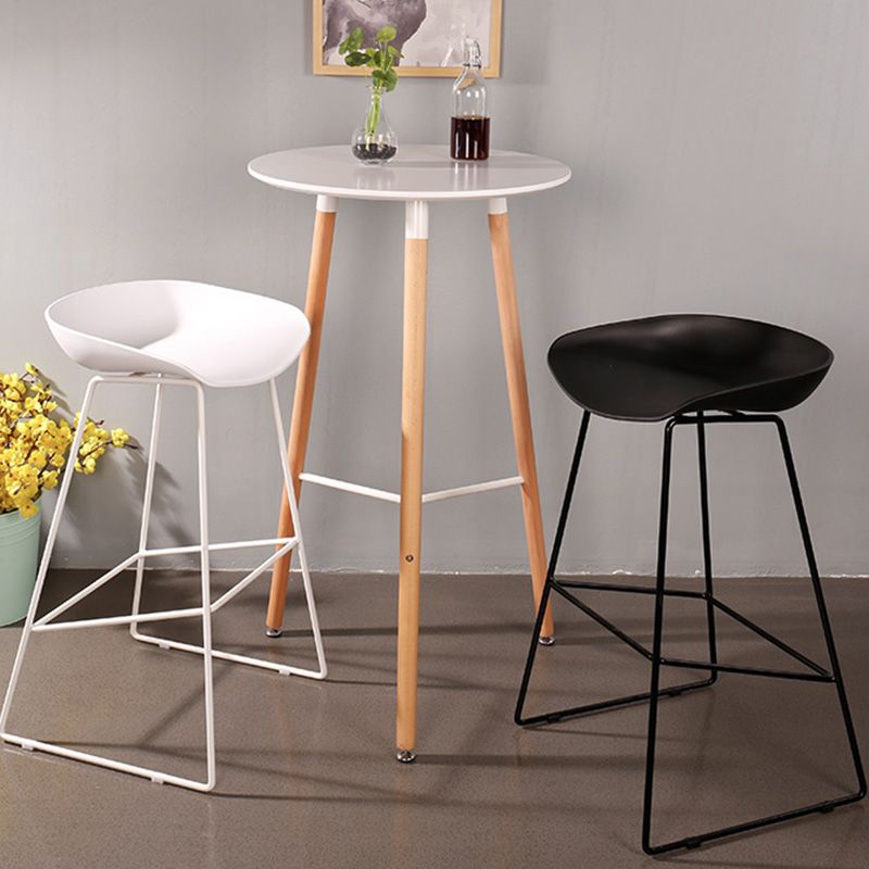 Contemporary Counter Bar Stool Bucket Bar Stool with Footrest Iron Base Clearhalo 'Bar Furniture' 'Bar Stools' 'bar_stools' 'furn' 'furn_bar_stools' 'furniture_bar_stools' 'Kitchen & Dining Furniture' 'kitchen&dining_furn' 'kitchen' 'kitchen_furn' Furniture' 1200x1200_c7d8b6c0-c5ec-49ef-a055-a86fb7cd21ad