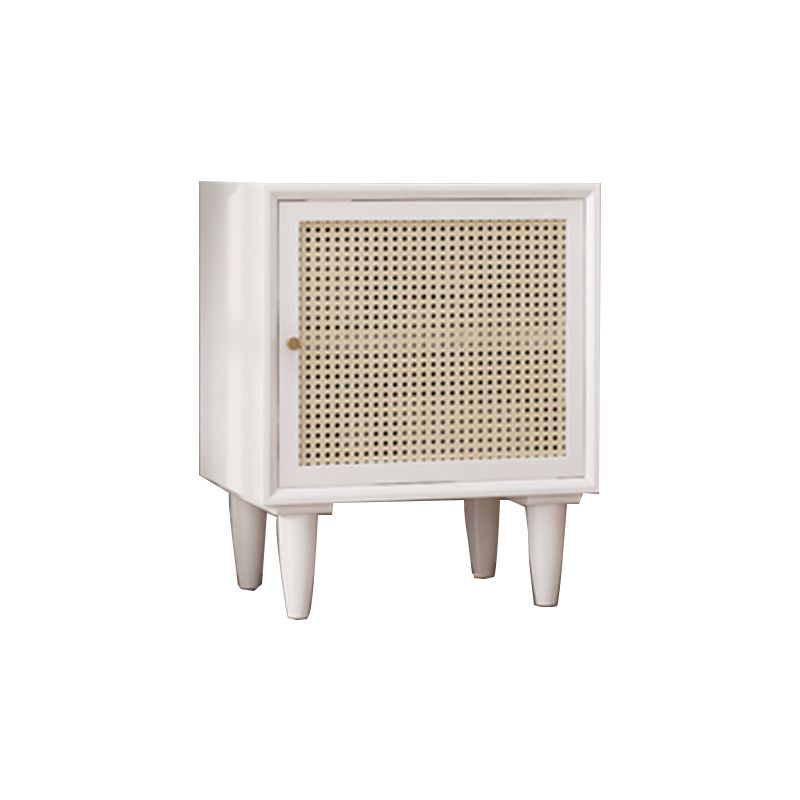 Portes d'armoires de chevet en bois massif comprenant une table de nuit moderne avec des jambes