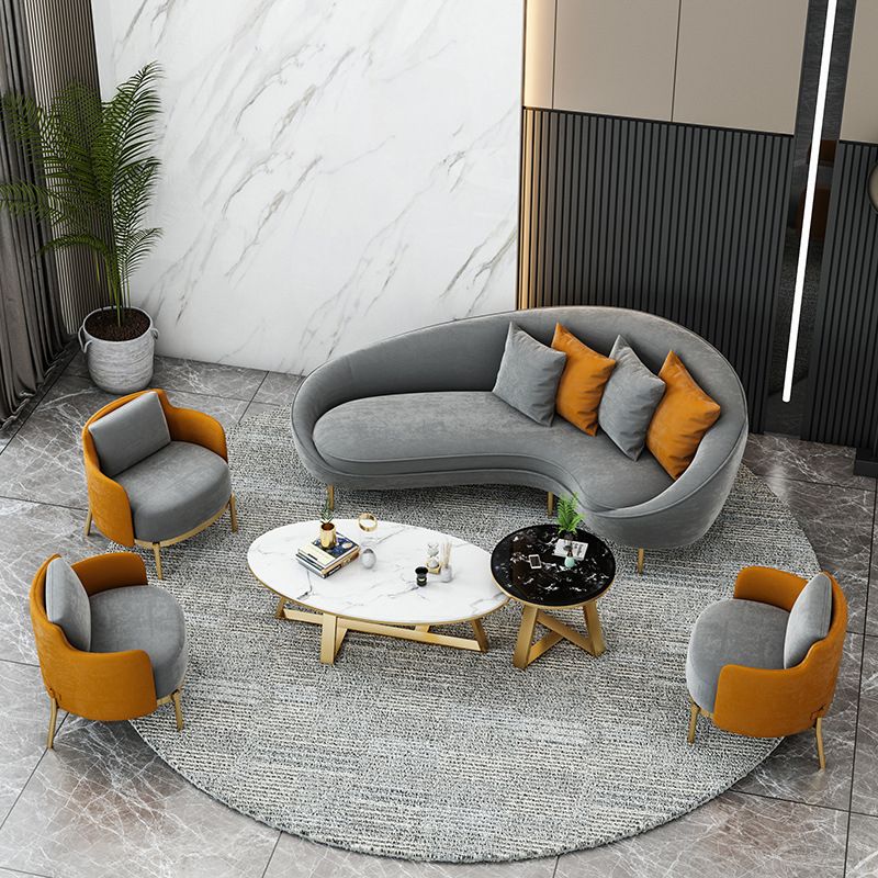 Velvet Sofa arrière serré avec un bras de smoking et un revêtement gris pour le salon